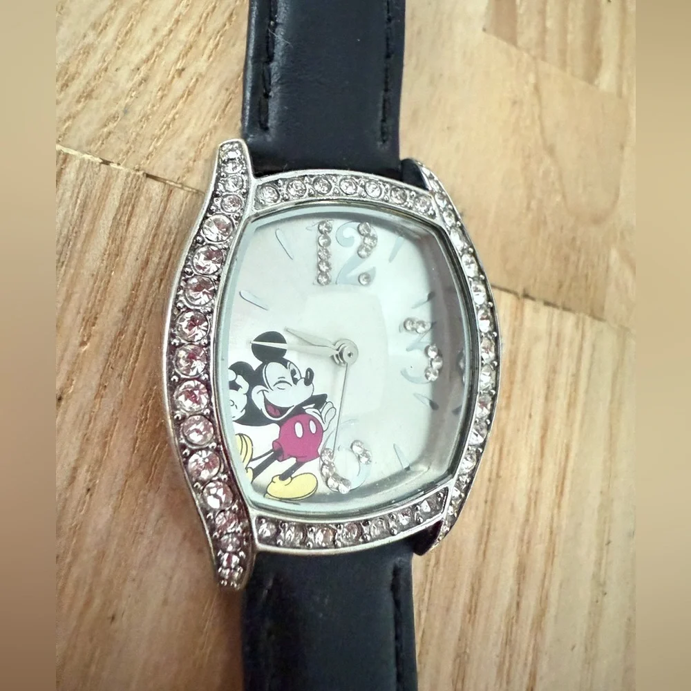 Disney SII Seiko ladies silver tone Mickey Mouse crystal watch NEW BATTERY